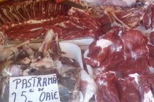 Piteştenii au spus pas la… pastrama de oaie