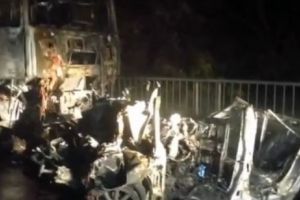 Trei tineri din Bihor au murit în condiţii groaznice!!! Au ars de vii în interiorul unui BMW, care s-a oprit sub un camion