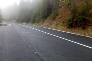 Aviz soferilor! Ceata in Pasul Prislop, temperaturi de 5 grade C