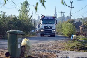 Sălacea-i „fruncea”! Locuitorii comunei Sălacea sunt singurii din Bihor care-şi aruncă deşeurile în 5 recipiente diferite (FOTO/VIDEO)