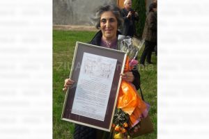 Biserica armeana Sfanta Maria“ din Constanta isi serbeaza, azi hramul. Hrisovul de binecuvanare arhiereasca, inmanat teatrologului Anaid Tavitian  (galerie foto)    