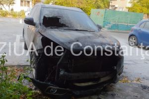 Un autoturism a luat foc in parcare, in cartierul Inel II (galerie foto + video)    
