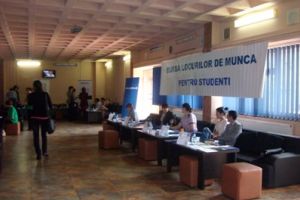 TÂRGOVIȘTE: Bursă a locurilor de muncă pentru absolvenţi – Mai multe joburi, decât doritori