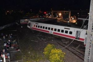 18 morţi şi 120 de răniţi ca urmare a unui accident feroviar (VIDEO)