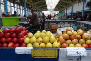 Supraproducţia a prăbuşit preţul merelor în pieţe