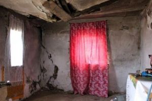 Minune la Bucovăţ. Voluntarii s-au mobilizat şi au renovat casa aproape demolată a unei femei singure
