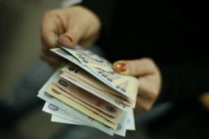 Salariul minim ar putea creşte chiar din luna noiembrie? Ce spune Guvernul