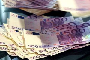 Cum au reuşit doi şmecheri să adune circa 30.000 de euro în trei luni de la naivi lacomi