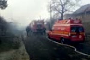 Trei incendii puternice la Cluj, într-o singură zi. Pompierii au avut peste 100 de intervenţii în weekend FOTO/VIDEO