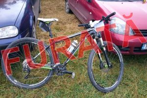 Bicicleta furata in cateva secunde, din fata unui magazin din Timisoara