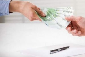 Legea care va afecta toţi românii din străinătate. România va fi amendată de UE dacă nu o aplică