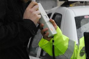 Un orădean beat şi fără permis la volan a buşit o altă maşină. Poliţiştii l-au trimis în Arest, să se trezească