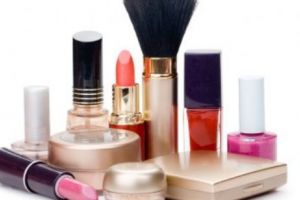 ADEVĂRUL despre produsele AVON! Cine este noua şefă a companiei, ce strategie de produs foloseşte de fapt şi cu ce parfumieri colaborează