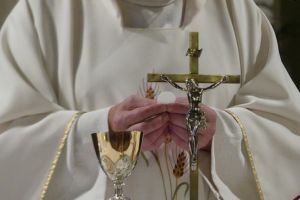 Un preot din Franta, suspectat de agresiuni sexuale, s-a sinucis