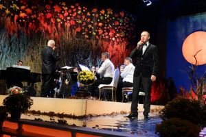 La Festivalul National Crizantema de aur“, editia 51: Premiu special pentru piesa interpretata de baritonul Iulian Bratu