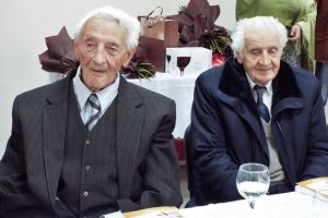 Doi profesori nonagenari au devenit cetăţeni de onoare ai comunei Plopana