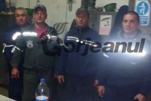Poartă banderole albe!50 de mineri din Cariera  Tismana au solidarizat cu colegii de la Lupoaia