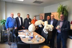 Primarul din Novaci caută soluţii de valorificare a lânii