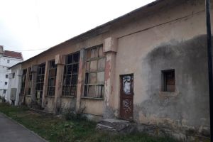 Cum vor penticostalii să amenajeze un lăcaş de cult într-un fost punct termic din Bistriţa