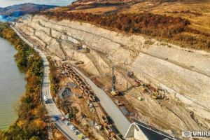 VIDEO ”Blestemul liliecilor”. Alunecare de teren pe autostrada A1, tronsonul Lugoj-Deva (lot 4): Se repetă istoria ”Orăştie-Sibiu”?