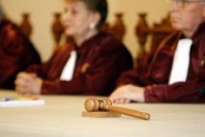 CCR s-ar putea pronunta asupra legii care prevede ca masinile de politie cu radar trebuie presemnalizate
