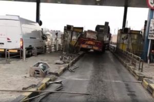 Accident la staţia de taxare Feteşti, pe sensul Bucureşti – Constanţa. 