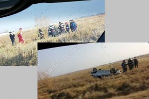 Șofer rănit după ce a ieşit cu maşina de pe DN 71 şi s-a răsturnat pe câmp