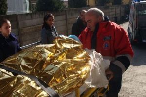 Fată de 17 ani din Săcele, însărcinată, dusă la spital în stare foarte gravă