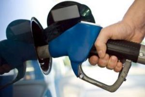 Veşti bune pentru şoferi. Se discută plafonarea preţului carburanţilor