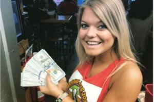 Bacşiş record luat de o chelneriţă. Cel poreclit DOMNUL BESTIE a distrus toate fiţele din România cu GESTUL SĂU. Detalii inedite