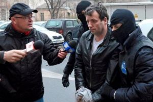 Hackerul “Guccifer”, eliberat condiţionat în România şi pe cale de a fi extrădat în SUA