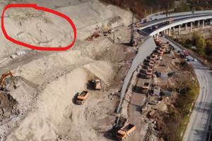 Dealul liliecilor s-a prăvălit iarăşi. CNAIR spune că nu e nimic grav