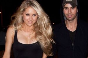 CE FAC Enrique Iglesias şi Kournikova ÎN DORMITOR? CONŢINUT EXPLICIT. Starul latino nu se satură de blondă
