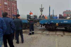Tractor lovit de tren la Târgu-Jiu