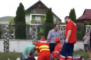 Femeie accidentată pe acostament