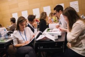 PRIMĂ de 600 de lei/an de la stat pentru contul de economii Junior, propusă de Guvern