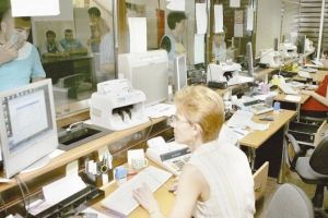 Funcţionarii statului au ajuns să câştige cât bancherii. În doi ani au ajuns în fruntea salariaţilor din România, după piloţii de avioane şi IT-iştipiloti