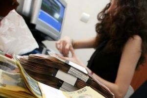 CUM este DISTRUSĂ ECONOMIA ţării. Un NUME GREU din POLITICĂ a SPUS TOTUL
