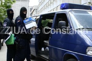 Perchezitii la persoane banuite de furturi din locuinte