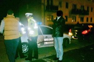 I-a dat cu scandura peste fata! Doi studenti s-au batut in fata unui camin din Complexul Studentesc