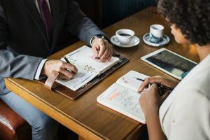 Oracle introduce un nou asistent digital enterprise