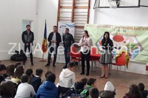 Imagini de la eveniment: Constanta. Ciprian Marica si Ionel Danciulescu, de la SSC Farul, in mijlocul copiilor. Programul 