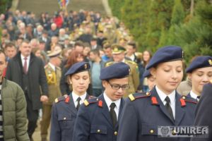 ZIUA ARMATEI ROMÂNIEI 2018: Ceremonial militar religios, depuneri de coroane şi defilare a gărzii de onoare, la Cimitirul Eroilor