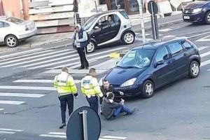 Accident pe Bulevardul Ştefan cel Mare, lângă ANL, din Oradea. Un pieton a fost acroşat pe trecere (FOTO)