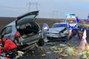 ACCIDENT CUMPLIT la Constanţa. DOUĂ persoane DECEDATE, două rănite