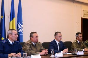 Mihai Fifor, intr-o videoconferinta cu militarii din teatrele de operatii si misiuni externe
