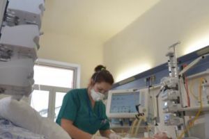 Incident DRAMATIC la Iaşi. Fetiţi de un an DESFIGURATĂ. Medicii au fost ULUIȚI când au văzut aşa ceva