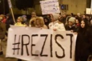 Proteste împotriva lui Tudorel Toader. #Rezist se adună din nou în Piaţa Victoriei. Mesaje mobilizatoare pe Facebook