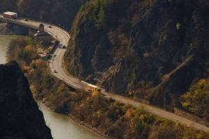 Autostrada Unirii nu îndeplineşte condiţiile pentru obţinerea finanţării europene. Unicul drum nou rentabil peste Carpaţii Orientali ar fi Braşov-Bacău