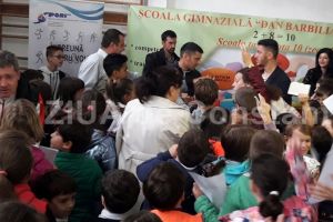 Elevii de la Scoala 28 Dan Barbilian“, intrebari pentru Ciprian Marica si Ionel Danciulescu: Vrem sa intram cu Farul in comunitate“ (galerie foto + video)